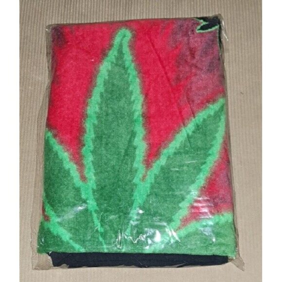 New Green Red Leaf Beach Bath Pool Gift Towel Pot Weed Leaves Marijuana Canabis - Picture 3 of 3